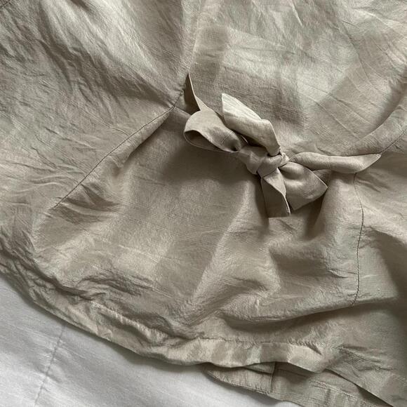 Tan silk vintage button up tie back blouse Size small - Picture 3 of 5